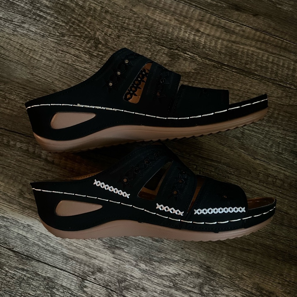 Platform Sandals - Picture 4 of 5